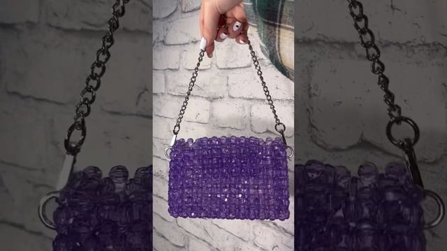 Фиолетовая сумочка из бусин✨? #сумкиизбусин #beadedbag #бусины смотреть онлайн