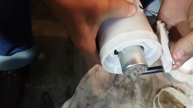 LADA VESTA снятие бензонасоса и замена сетки 4К