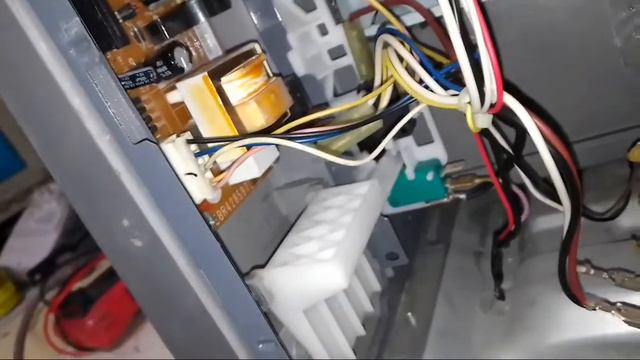 HORNO MICROONDAS PRENDE EL VENTILADOR Y GIRA EL PLATO AL ABRIR LA PUERTA смотреть онлайн