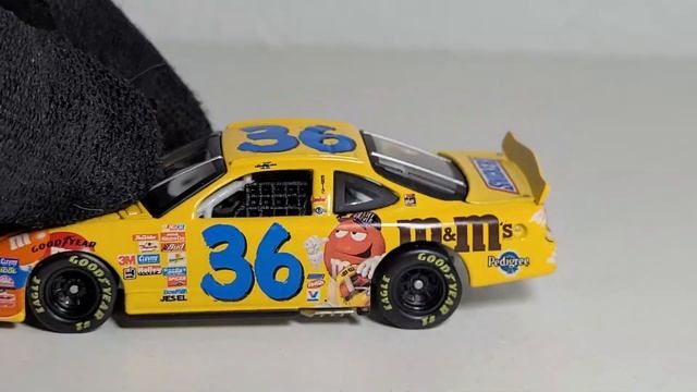 **NASCAR DIE-CAST REVIEW** Ken Schrader 2002 M&M's 1:64