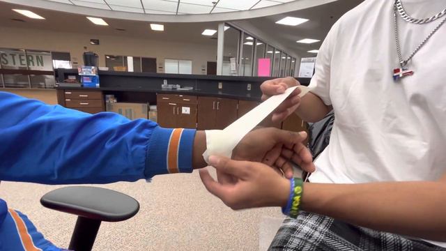 Fingers and Thumb Taping: Part 1 Finger смотреть онлайн