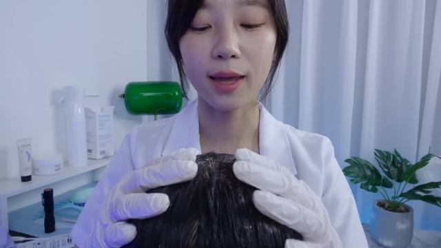 ASMR Dermatologist Scalp Check & Treatment смотреть онлайн