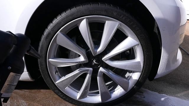 ADAM'S GRAPHENE TIRE DRESSING Still searching for the best tire dressing. смотреть онлайн