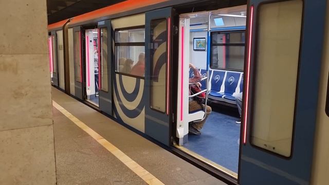 81-765/766/767 "Москва" на станции Ботанический сад, КРЛ. 5 сентября 2023г. смотреть онлайн