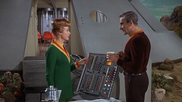 A Trip Through the Robot | Episode Clip | Lost in Space смотреть онлайн