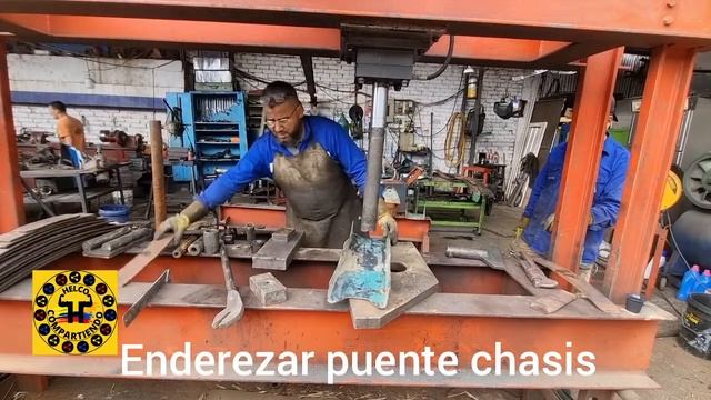 ENDEREZAR PUENTE CHASIS EN PRENSA HIDRAULICA, FORD 1956 смотреть онлайн