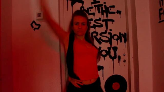 Vogue by Anastasiya Semionova (Catwalk - MikeQ / MikIX The Cat) смотреть онлайн