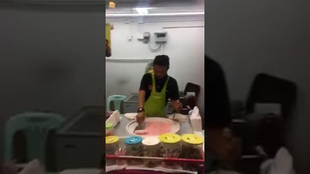 Как готовят горячее или жареное мороженое на Пхукете. Отдых в Тайланде. смотреть онлайн