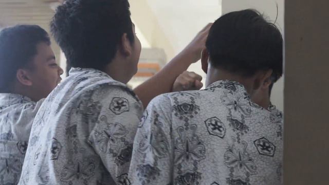 MASALAH SEGITIGA - Film Pendek tentang BULLYING смотреть онлайн