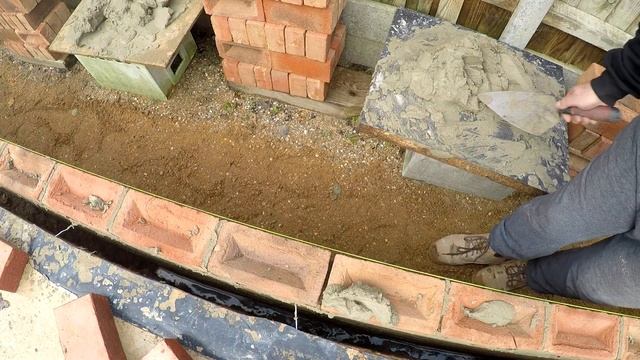 BRICKLAYING THE OLD GIT IS BACK ON IT! смотреть онлайн