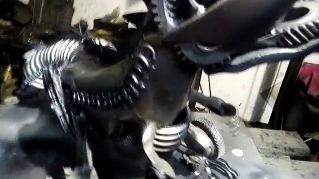 динозаврик из металла своими руками. поделки из автозапчастей смотреть онлайн