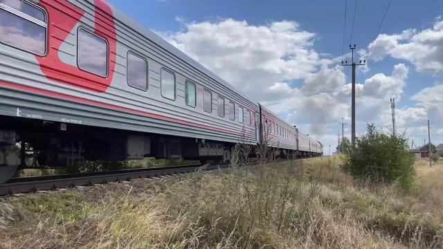Железная дорога. Тепловоз ТЭП70БС-281 с поездом №016 Москва-Волгоград смотреть онлайн