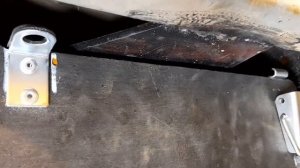 перенёс аккумулятор из салона уаз фермер.