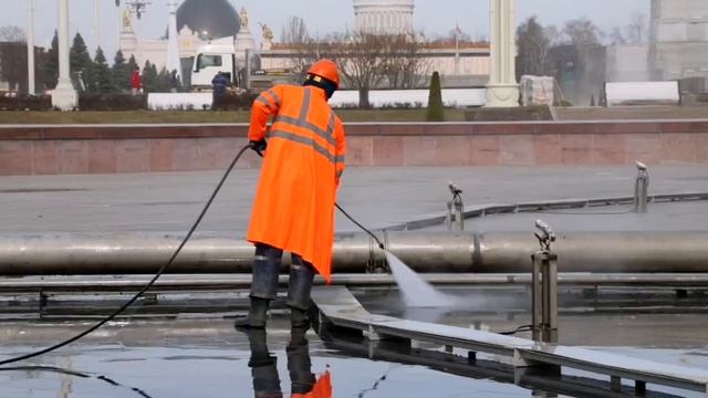 Фонтаны «Дружба народов» и «Каменный цветок» промыли после зимы на ВДНХ смотреть онлайн