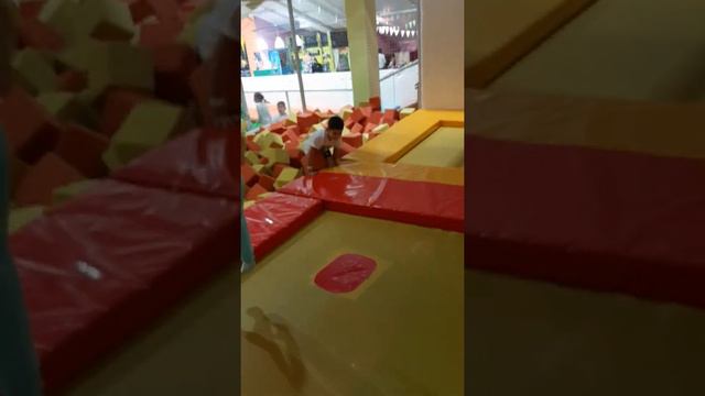 Эсмира тоже любит играться с братом было весело ☺ смотреть онлайн