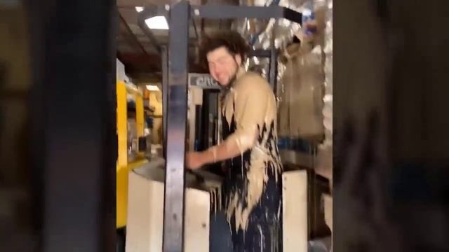 Феерические идиоты за работой. Сборник приколов 2022. Ep184 смотреть онлайн