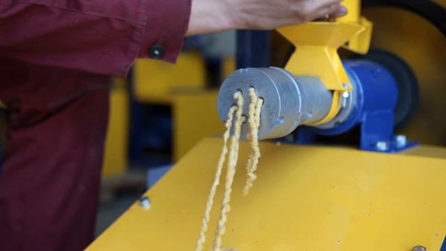 Экструдер кормовой 40 кг час. Мы производим и поставляем по России оборудование для животноводов. смотреть онлайн