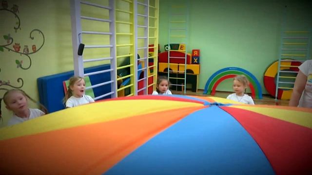 Утренняя зарядка с парашютом (Старшая группа) смотреть онлайн
