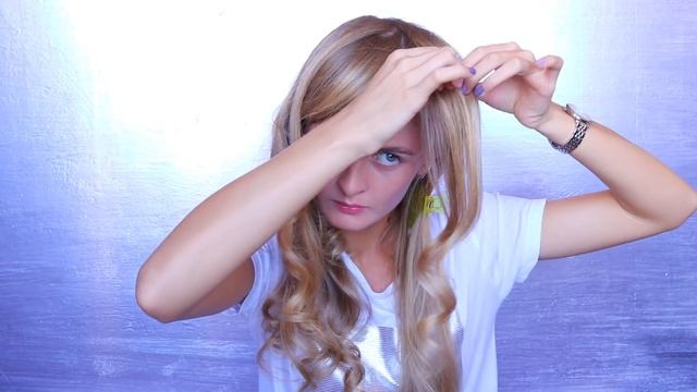 ЛОКОНЫ НА УТЮЖОК, ВОЗДУШНЫЕ КУДРИ С ПОМОЩЬЮ ПЛОЙКИ, ОБЪЕМНАЯ УКЛАДКА смотреть онлайн