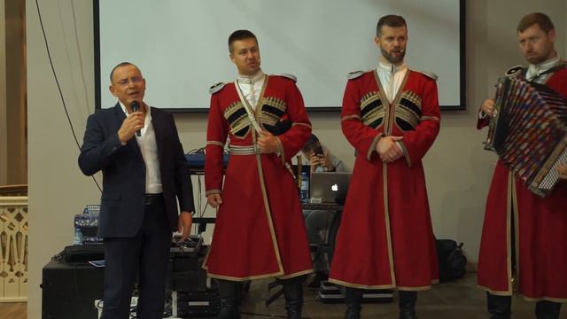 В жизни и так бывает🔥Казачий Московский хор и Рашид🔥 смотреть онлайн