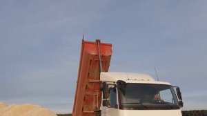 Как правильно разгружать самосвальный полуприцеп, тонар! (1 часть)