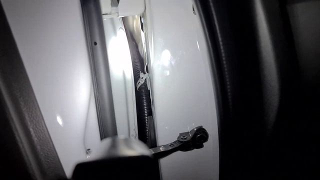 КАК? Провести провод из салона автомобиля под капот. смотреть онлайн