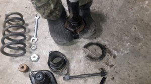 Как заменить задние стойки на Хонда срв.