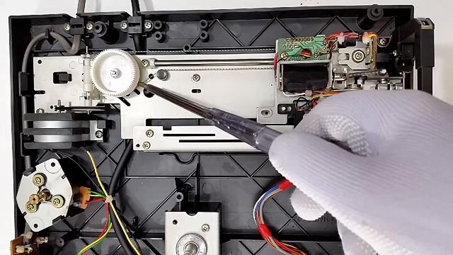 SHARP RP-101 - проигрыватель пластинок с тангенциальным тонармом смотреть онлайн