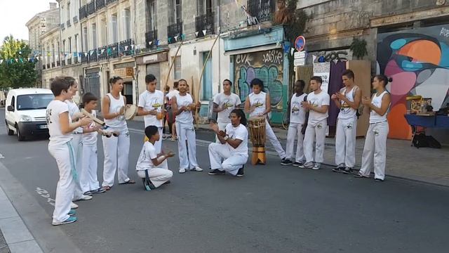 la flèche de Bordeaux / LA CAPOEIRA смотреть онлайн