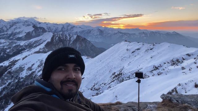 KEDARKANTHA SUMMIT😍 @12500 FT IN -20*C🥶 & LOST IPHONE 13 PRO MAX🥺😱 #kedarkantha #summit #viral смотреть онлайн
