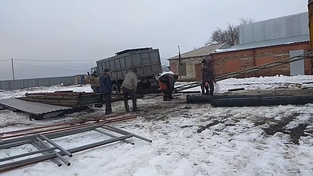 Выгружаем склад на 600кв в ручную)) смотреть онлайн