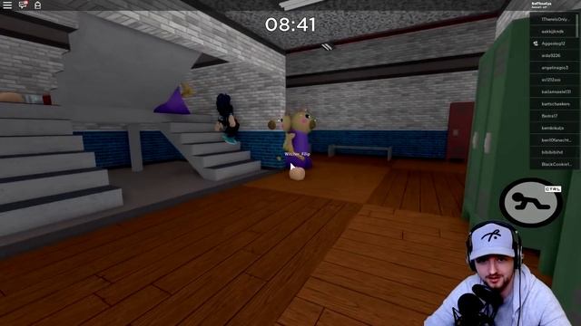 10 PIGGY vs 100 PLAYERS IN ROBLOX PIGGY смотреть онлайн