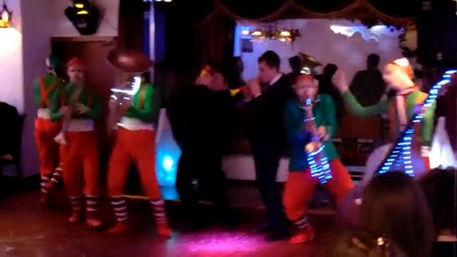 Санта и Эльфы смотреть онлайн