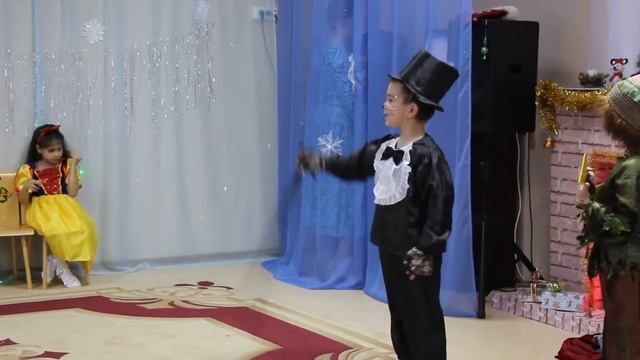 Новогодний утренник в МАДОУ № 19 подготовительная группа г. Колпашево. смотреть онлайн