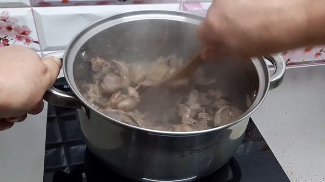 Потрошка (печень, сердечки, желудки) куриные тушёные с картофелем смотреть онлайн