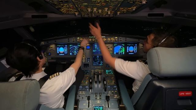 Terbang dari JEDDAH ke SOLO Jawa Tengah | Lion Air A330 900 neo Cockpit View смотреть онлайн