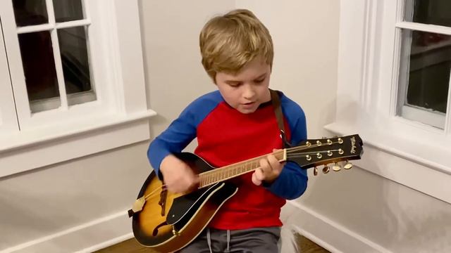 Blue Moon of Kentucky on Mandolin 8 year old смотреть онлайн