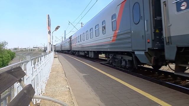 ЭП2К-263 следует по станции Труд с поездом №81 Улан-Удэ - Москва. смотреть онлайн