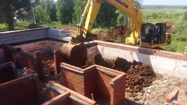 Реализация проекта "Чарли". Обратная засыпка грунта (под полы по грунту). смотреть онлайн