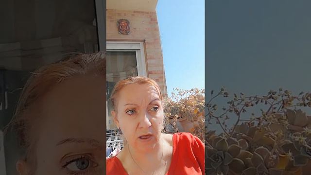 Вышла погреться на балконе, в квартире ещё холодно и не уютно. смотреть онлайн