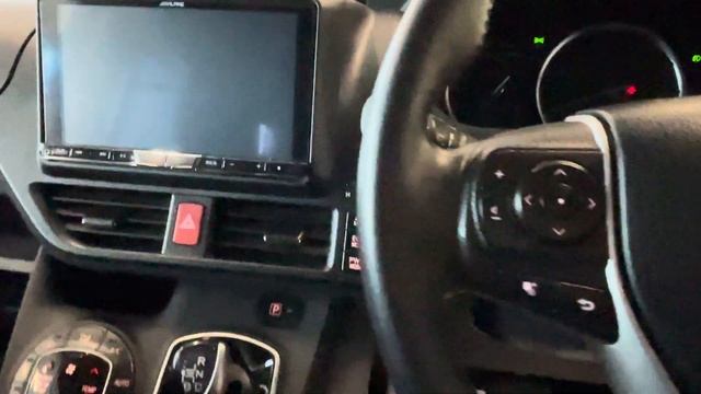 Toyota Voxy '2014 смотреть онлайн