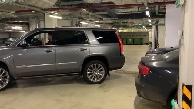 Автопарковка на Cadillac Escalade MY2018 смотреть онлайн