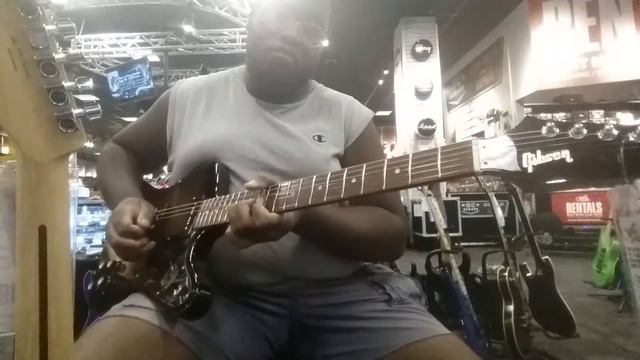 Playing a Gibson Firebird at Guitar Center in St. Louis, Missouri (Part 2) смотреть онлайн