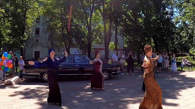 МОДНАЯ РОМАШКА. Дизайнерские показы на пленэре. Часть. 2 смотреть онлайн