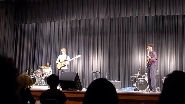 Amazing Grace- Bass Duet смотреть онлайн