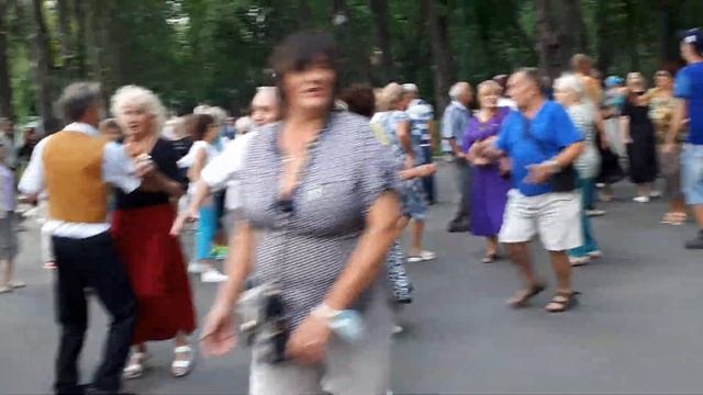 Ой,смереко!!!Народные танцы,сад Шевченко,Харьков!!!Август 2020. смотреть онлайн