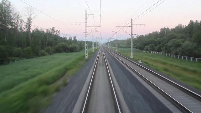 Новгородские просторы вдоль Октябрьской дороги - из последнего тамбура поезда смотреть онлайн