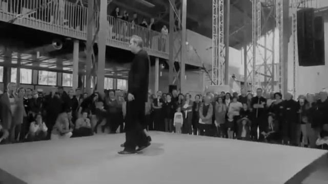 celui qui tombe - yoann bourgeois смотреть онлайн