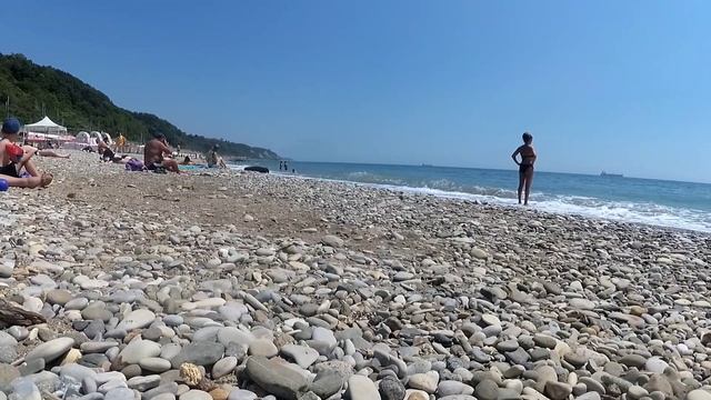 Обычный день на центральном пляже в Туапсе. Чёрное море?