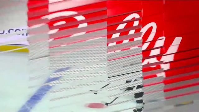 Luke Kunin with a hit on Viktor Arvidsson. смотреть онлайн